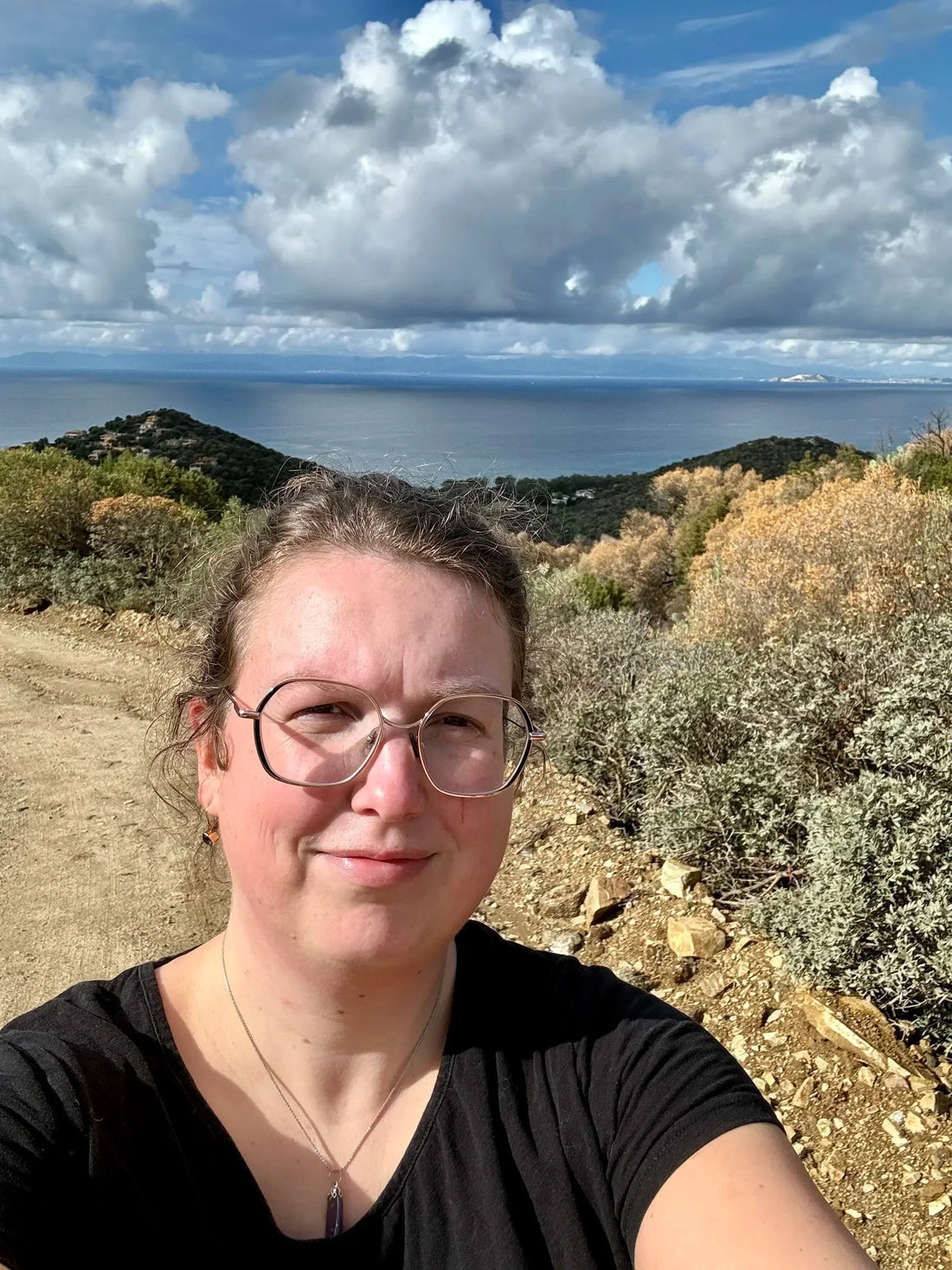 Een sprong in het diepe: mijn yoga-avontuur op Sardinië als HSP
