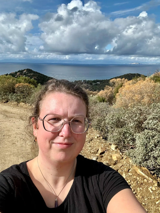 Een sprong in het diepe: mijn yoga-avontuur op Sardinië als HSP